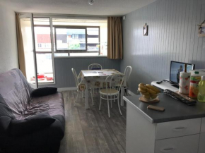 Studio central avec balcon, Wi-Fi et parking à Super Besse - FR-1-814-32